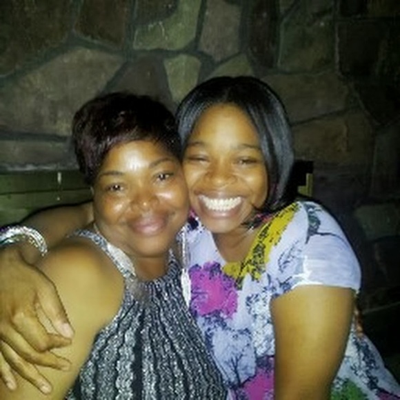 Meet your Posher, Akia - Picture 1 of 1